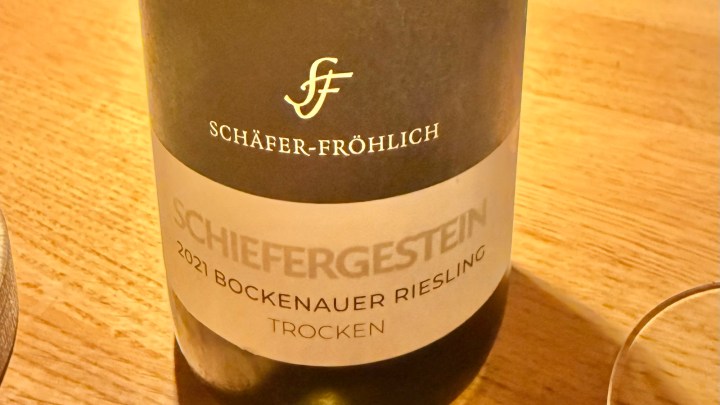 Label of the 2021 Schiefergestein Bockenauer Riesling by Schäfer-Fröhlich, showcasing the name and wine details.