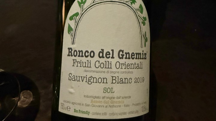 Close-up of a wine bottle label featuring Ronco del Gnemiz, a 2019 Sauvignon Blanc from Friuli Colli Orientali, with an eco-friendly design.