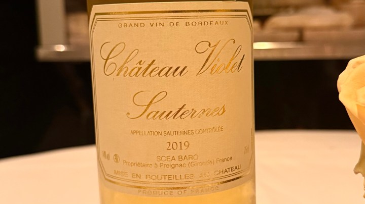 Wine label for Château Violet Sauternes 2019, a grand vin de Bordeaux, featuring elegant typography and detailing.